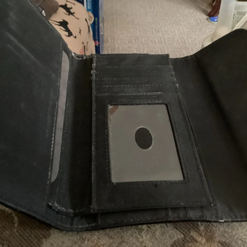 Wallet - Picture 2 of 4
